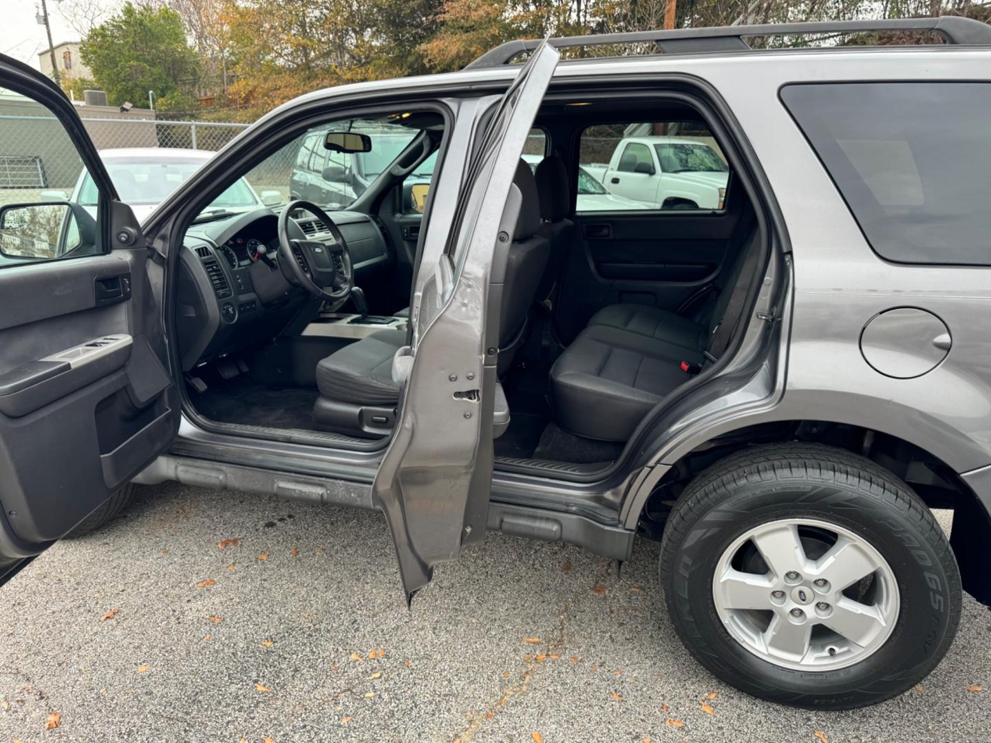 2011 Gray Ford Escape (1FMCU0DG2BK) , located at 307 West Marshall Avenue, Longview, TX, 75601, (903) 753-3091, 32.500828, -94.742577 - Photo#5